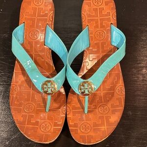 Tory Burch Turquoise Patent Leather Logo Thong Sandals with Brown Footbed